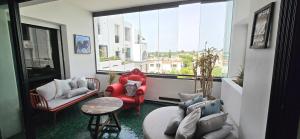 Bright and Spacious 3BR , Free Parking & Fast WIFI