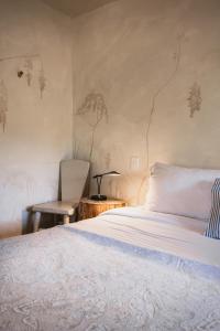 13 Acre Garden Property Designer King Studio