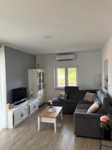 Vrlika, Peruća Lake Holiday House