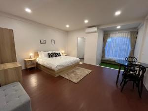 ApoHouse34 Minimalist townhome near Phuket Old Town