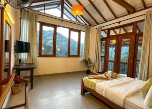 Ella Scenic Heights