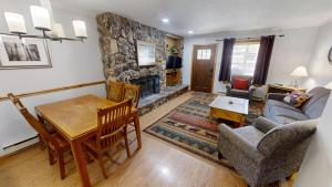 Claim Jumper Townhouse 01