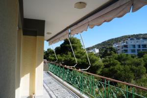 Sunny Balcony Apartment Among Pines Near Beach