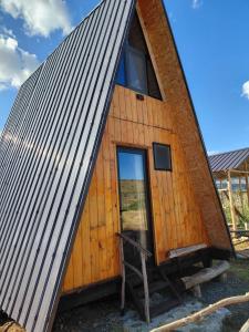 Cozy Lakefront Cabin - Myselim