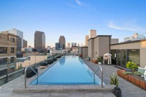 Prime Downtown 2BD Suite Private Terrace Hotel