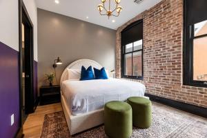 Spacious Suite Downtown 2BD 2BA Gym Hotel Pool