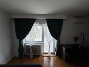 Night City Central Apartment, 3 Camere, 3 Balcoane, Untold