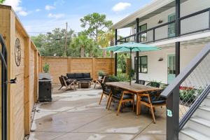 Coastal Escape for 2 - Pool, Fire Pit & Beach Access