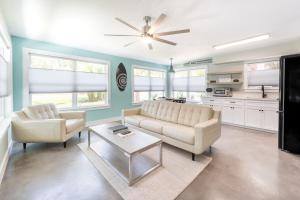 Coastal Escape for 2 - Pool, Fire Pit & Beach Access