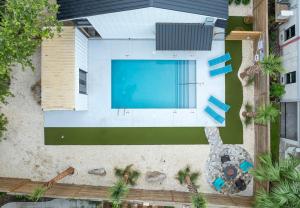 Coastal Escape for 2 - Pool, Fire Pit & Beach Access