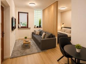 Charming Little Garden House in Downtown