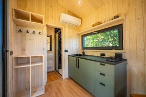 Alpine Glamp - Scenic Tiny House near Bled
