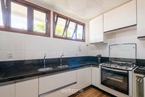 Casa. c Piscina e Varanda em Salvador API0062
