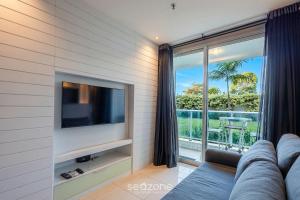 Apto. c Varanda em Cond. c Piscina LVT0031