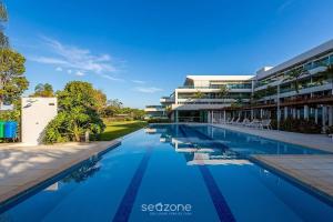 Apto. c Varanda em Cond. c Piscina LVT0031