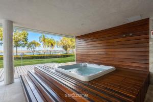 Apto. c Varanda em Cond. c Piscina LVT0031