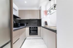 Julia Modern Studio with Balcony & Close to Monastiraki