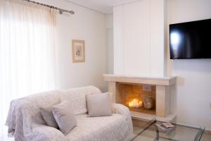 Rooftop Penthouse with City & Mountain Views, Private Parking - Next to the Metro