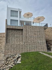 Espectacular casa de playa a estrenar con vistas al mar