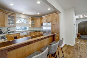 Townhome ~ 4 Mi to Beaver Creek & 8 Mi to Vail!