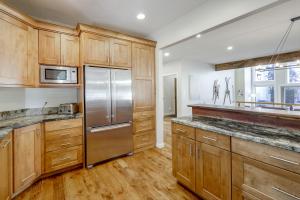 Townhome ~ 4 Mi to Beaver Creek & 8 Mi to Vail!