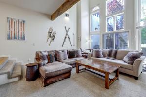 Townhome ~ 4 Mi to Beaver Creek & 8 Mi to Vail!
