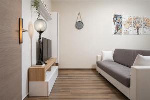 Elegant 2-Bedroom Near Metro, Walk to Colosseum