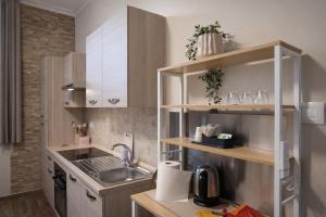 Elegant 2-Bedroom Near Metro, Walk to Colosseum