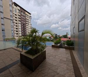 5 Spacious Studios with Pool near SM & Ayala