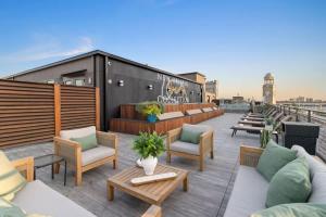 Suite Downtown Penthouse w Private Terrace Hotel
