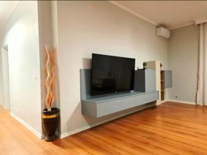 2 Bedroom Apartment Center