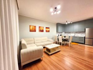 2 Bedroom Apartment Center