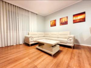 2 Bedroom Apartment Center