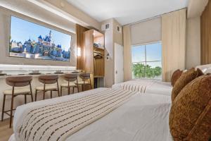 1BR studio with 2 queens near Disney