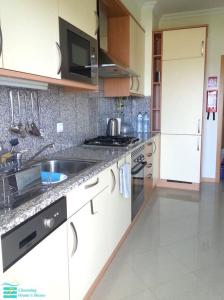 Bright apartment with sea view in Albufeira - 62 m², Pool