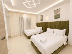 Amazing Side & Beach View 2&3 BR Apparts - Piscine-Wifi-Parking