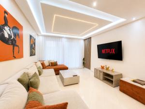 Amazing Side & Beach View 2&3 BR Apparts - Piscine-Wifi-Parking