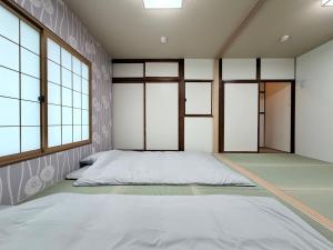 Mizuishi 5-minute walk from Tsuruhashi Station Detached house Japanese-style room with tatami mats,Maximum 5 people ,Namba 6 minutes, Tennoji 6 minutes ,Kansai Airport,Nara , JR,Kintetsu, Sennichimae