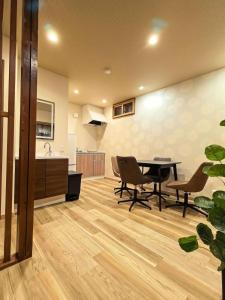 Mizuishi 5-minute walk from Tsuruhashi Station Detached house Japanese-style room with tatami mats,Maximum 5 people ,Namba 6 minutes, Tennoji 6 minutes ,Kansai Airport,Nara , JR,Kintetsu, Sennichimae