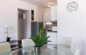 Lovely Home In Srinjine