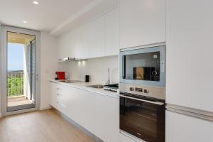 2Br Apt With Sea View & Pool, Câmara De Lobos