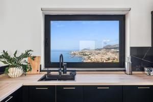 Casa Afonso Bay Views & Outdoor Living