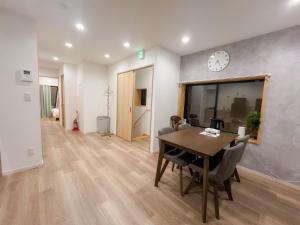 商店街内 步行4分钟到蒲生四丁目站 5分钟大阪城公园 15分钟心斋桥 购物餐饮超市药妆一应俱全