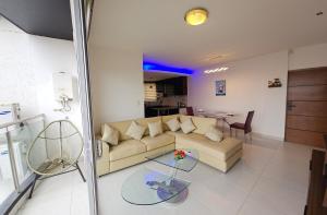 Apartatamento céntrico con piscina y vista
