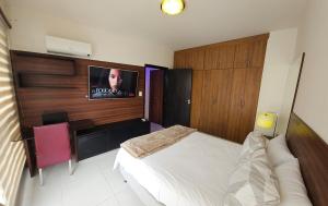 Apartatamento céntrico con piscina y vista