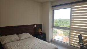 Apartamento céntrico con piscina y vista urbana