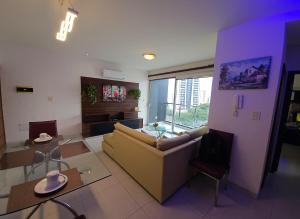 Apartamento céntrico con piscina y vista urbana