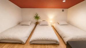 LEON RESORT Osaka bay Max10 people USJ 5min Namba 12min Osaka Sta 5min Shinsaibashi Osaka Castle 14min Chidoribashi Station 5min walk Best Location USJ5分 なんば12分 大阪駅5分 千鳥橋徒歩5分 心斎橋大阪城14分