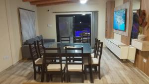 Brand new Private Family Cavana