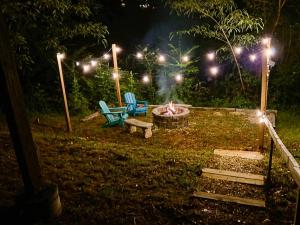 A+ Mtn Views • Romantic Getaway • Hottub • Firepit